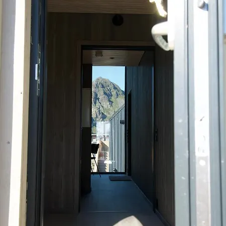 Brand New By The Sea In Tatil Evi Henningsvær